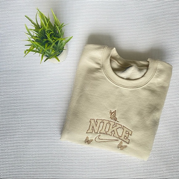 Nike Butterfly - Picture 1 of 1